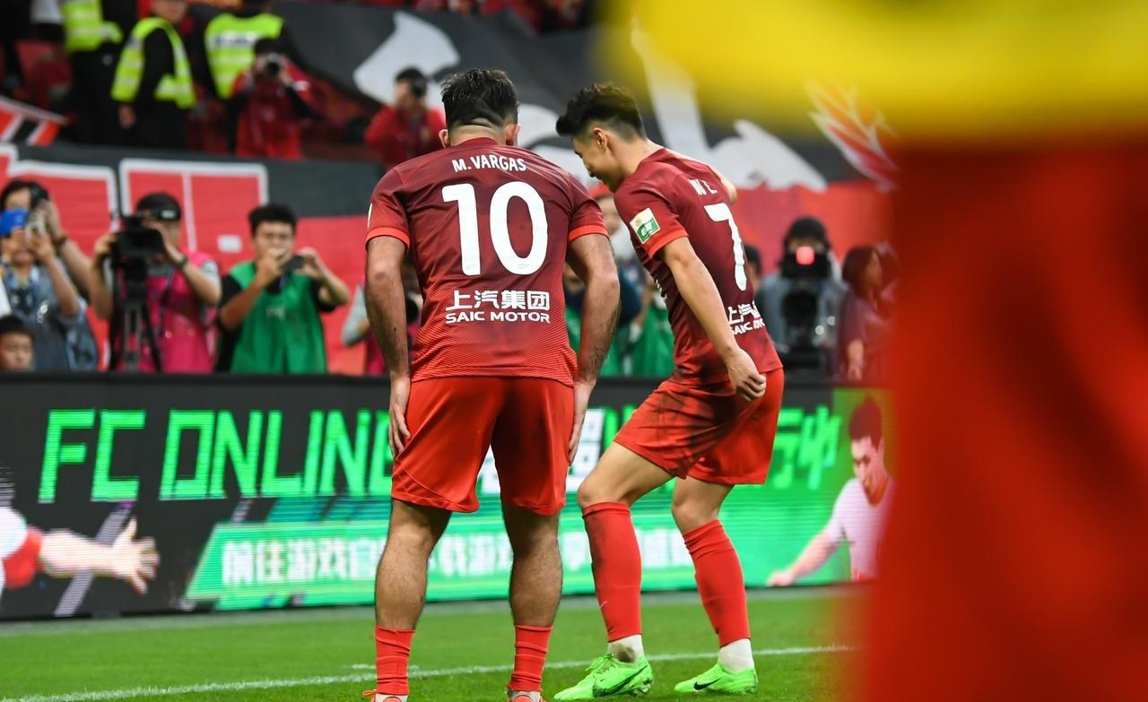 爱游戏关于转会期突围战来临，武汉三镇围绕法国杯内部沟通，管理层满意，赛季目标并未改变的信息